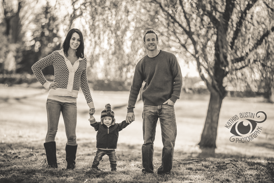 Family portrait photography by www.KathieAustinPhotography.com